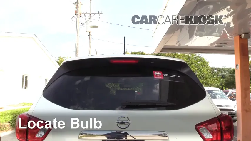 2018 Nissan Pathfinder S 3.5L V6 Éclairage Feu de freinage central (remplacer l'ampoule)